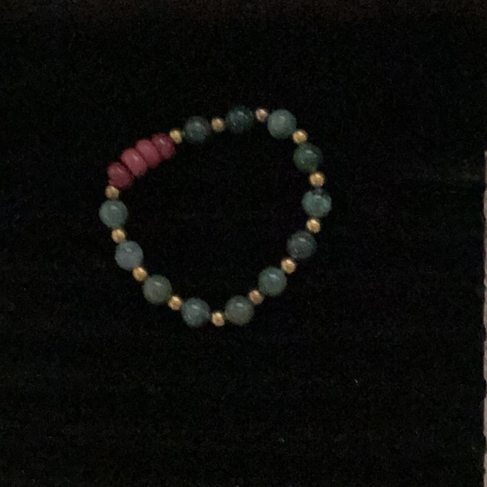 Chic Green and Gold Beaded Bracelet